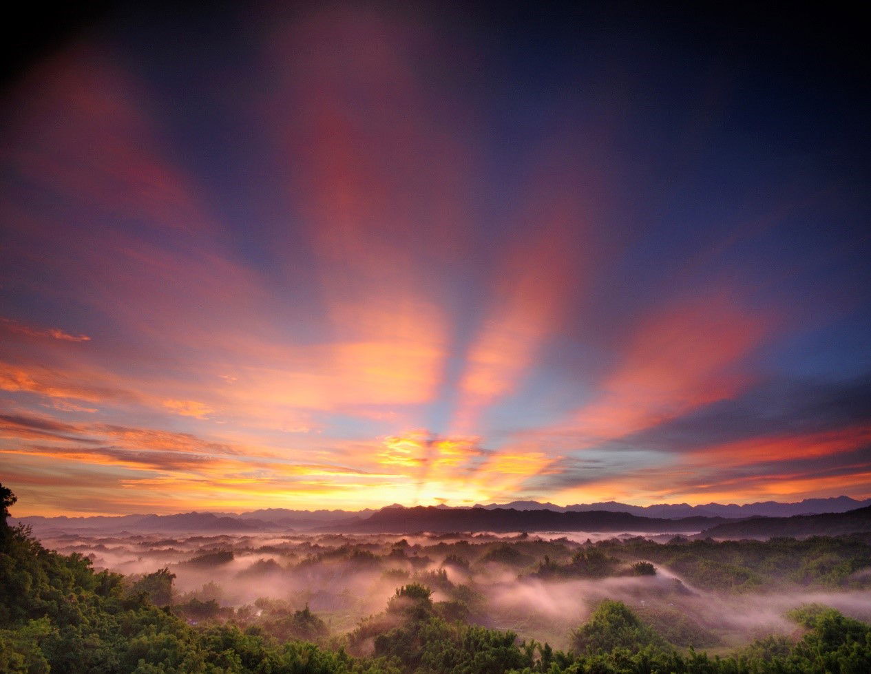 臺南二寮日出，霞光雲彩，瞬息萬變，美不勝收。（圖／西拉雅國家風景區管理處提供）.j.jpg